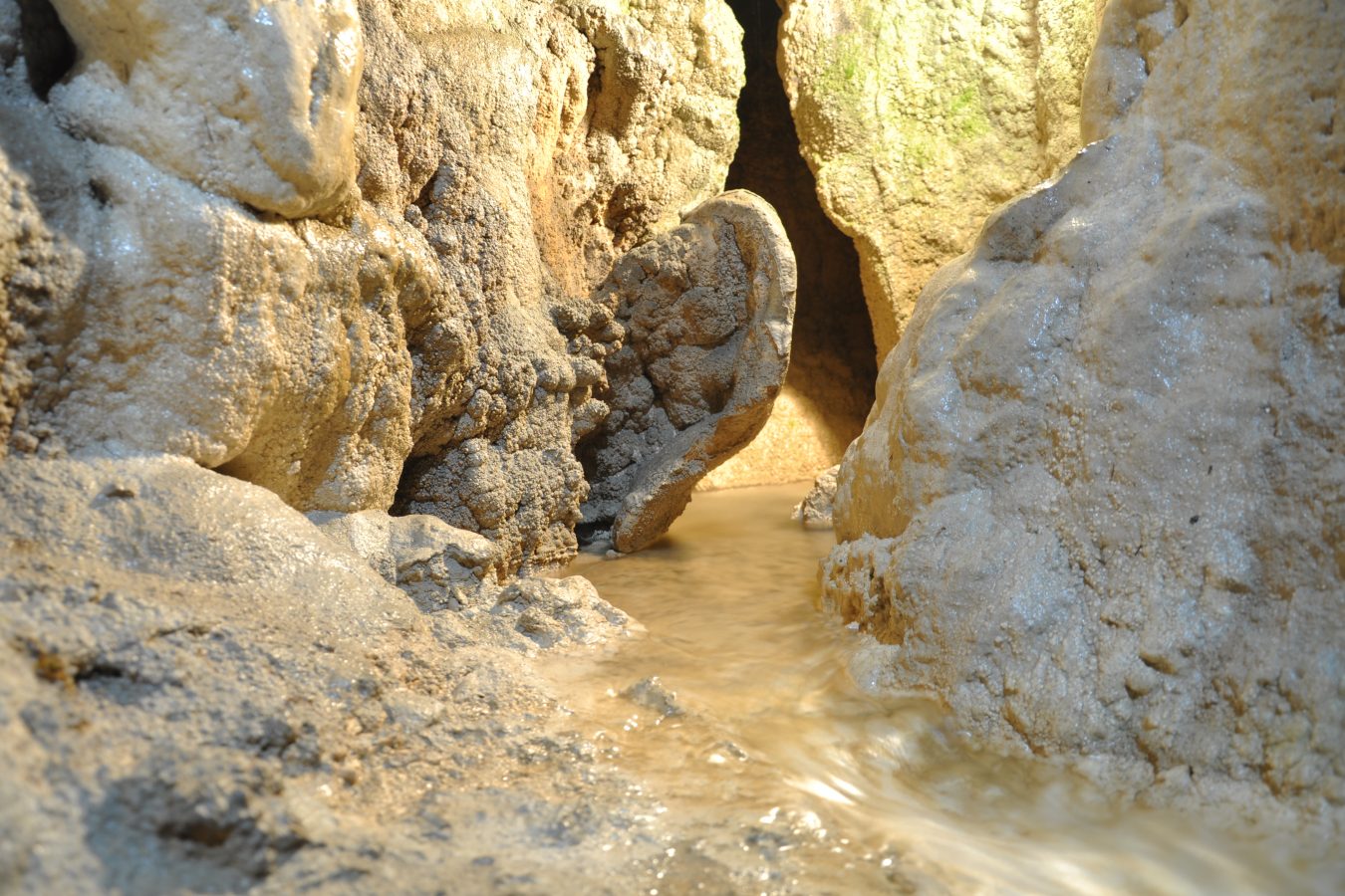 Grotten van Rescia/Höhlen von Rescia